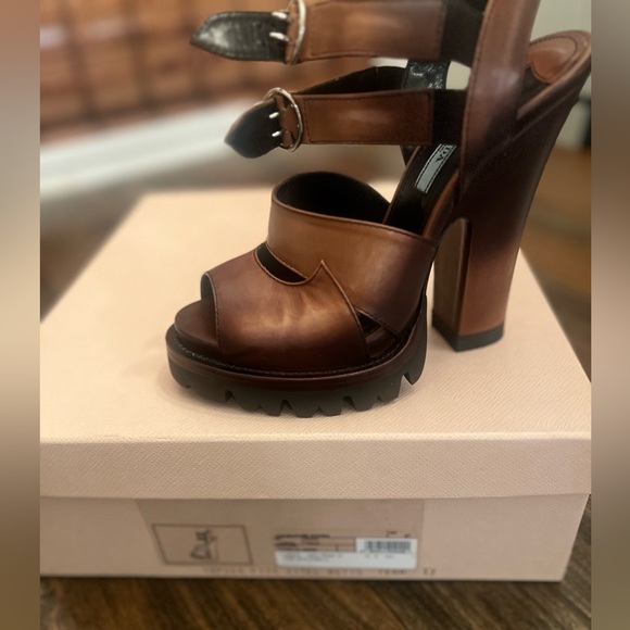 PRADA stunning two toned heels, like NWB, size 37 , authentic PRADA leather - Picture 8 of 9